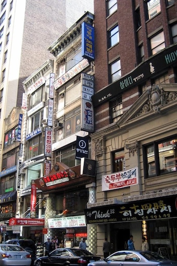 Los restaurantes y comercios de la calle 32 registraron un fuerte aumento de visitantes durante los conciertos.