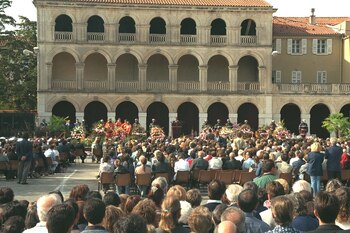 16 personas murieron por la