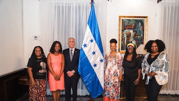 Honduras: Asfura recibe propuestas de mujeres garífunas para impulsar proyectos