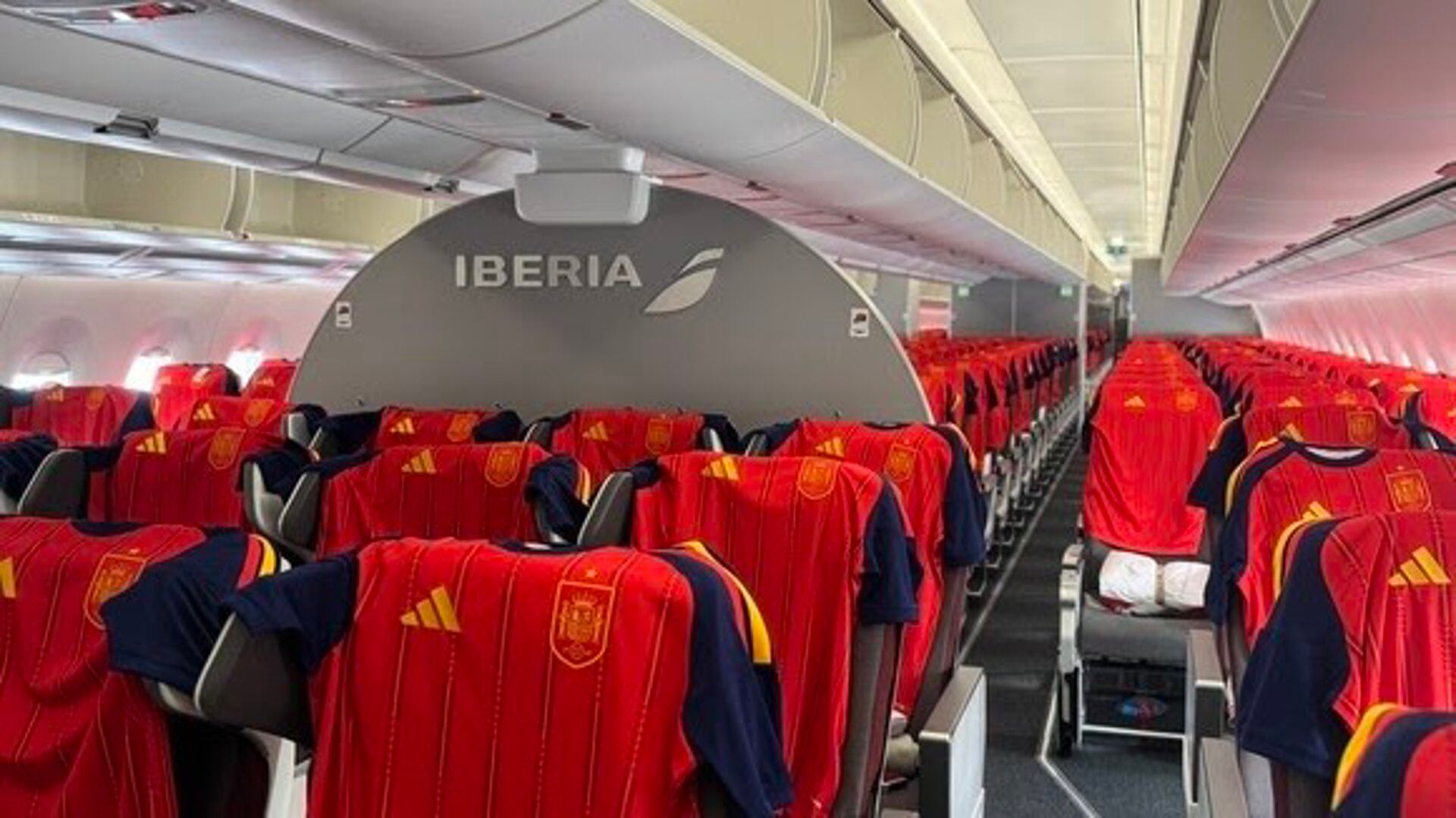 Iberia regala a los clientes del vuelo a México la camiseta de la Selección Española para el Mundial 2026