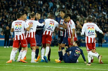PSG y Ajaccio vistieron la camiseta con los números de color arcoíris (Reuters)