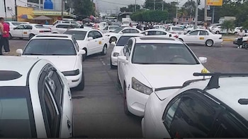 El Instituto Hondureño de Transporte Terrestre aclaró que no existe autorización oficial para elevar la tarifa de taxi colectivo tras reunión transportistas. (Cortesía: Todo Taxi)