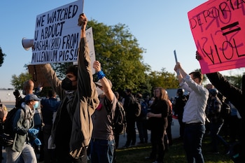 Morena argumentou que a proteção dos mexicanos no exterior deve ser considerada responsabilidade das instituições governamentais e das forças políticas. (Foto AP/Erin Hooley)
