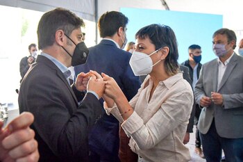 Mayra Mendoza junto a Axel