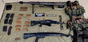 Tres fusiles (uno antiblindaje), 15