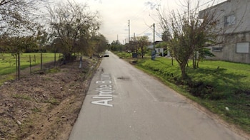 Asesinaron a un hombre frente a su familia en Garín y buscan a dos atacantes en moto