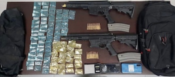 Dosis de droga y armas