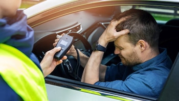 Desde la rebaja de la tasa de alcohol al volante hasta reducir la velocidad máxima: las normas de la DGT que quedan en el limbo después de la convocatoria de elecciones