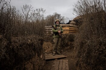 Un soldado ucraniano en la