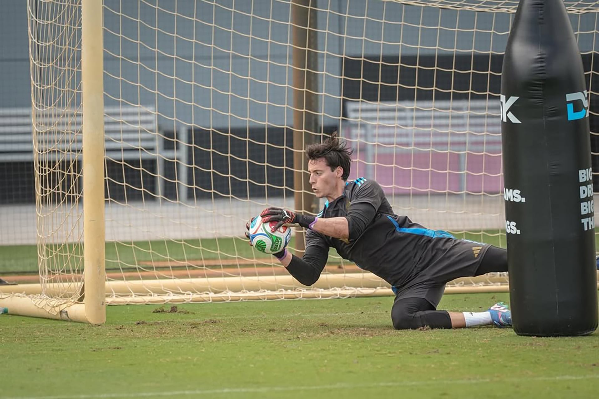 Santiago Beltrán fue sparring de la selección argentina por pedido de Lionel Scaloni en la última fecha FIFA