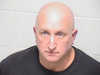 Robert E. Crimo III recibe