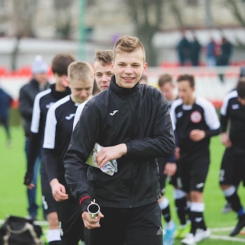 Le cae un rayo a un arquero en el entrenamiento