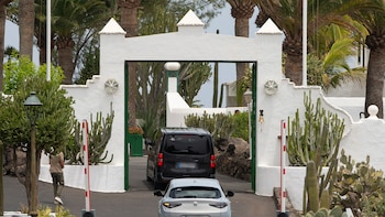 Una subida salarial trastoca las cuentas de Patrimonio Nacional y anula los contratos para proteger el Valle de Cuelgamuros y la residencia de La Mareta donde veranea Sánchez