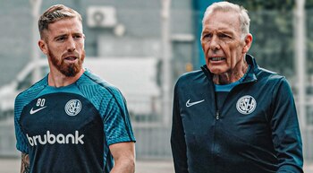 Muniain, junto al DT Miguel