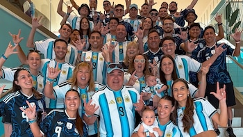 “Somos 35”: la historia del jugador de la Selección que trajo a más familiares y amigos para apoyarlo en el Mundial