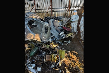 Parte de los restos que quedaron del avión