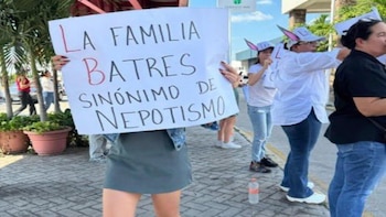Protesta contra Lenia Batres en