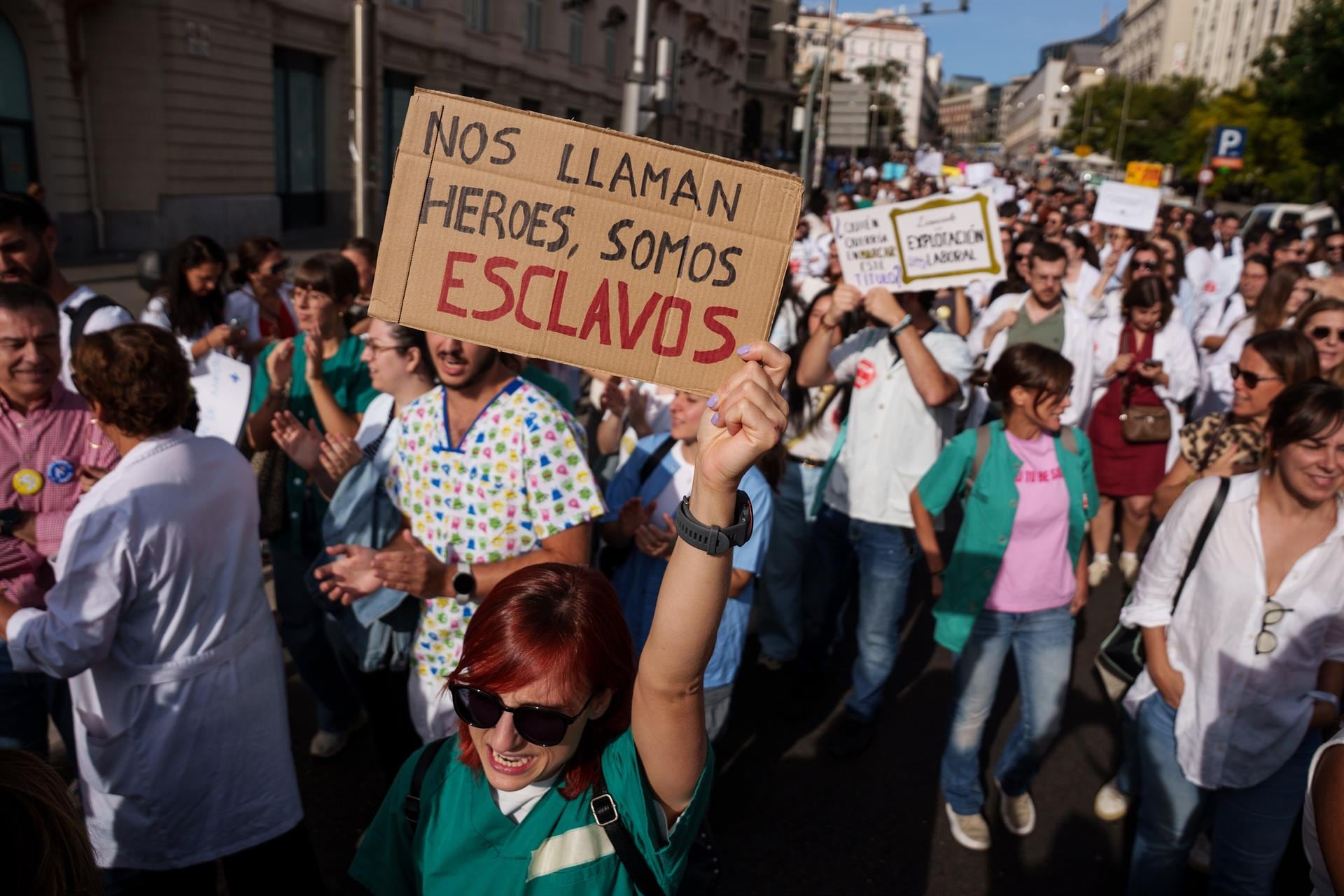 Manifestante durante una manifestación de médicos contra el nuevo Estatuto Marco. (Matias Chiofalo./ Europa Press)