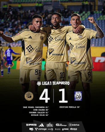 Tres futbolistas de uniforme dorado se abrazan en una cancha. Debajo, un marcador muestra Cusco FC 4 - Alianza Atlético 1, goleadores y patrocinadores