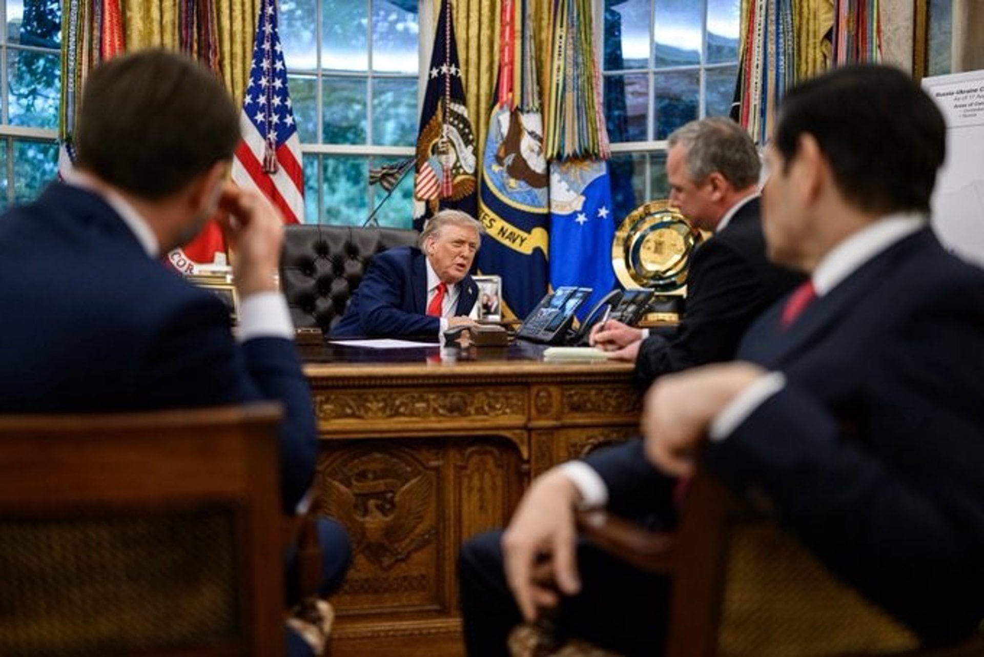 Donald Trump durante una entrevista sobre China, Taiwán y Venezuela
