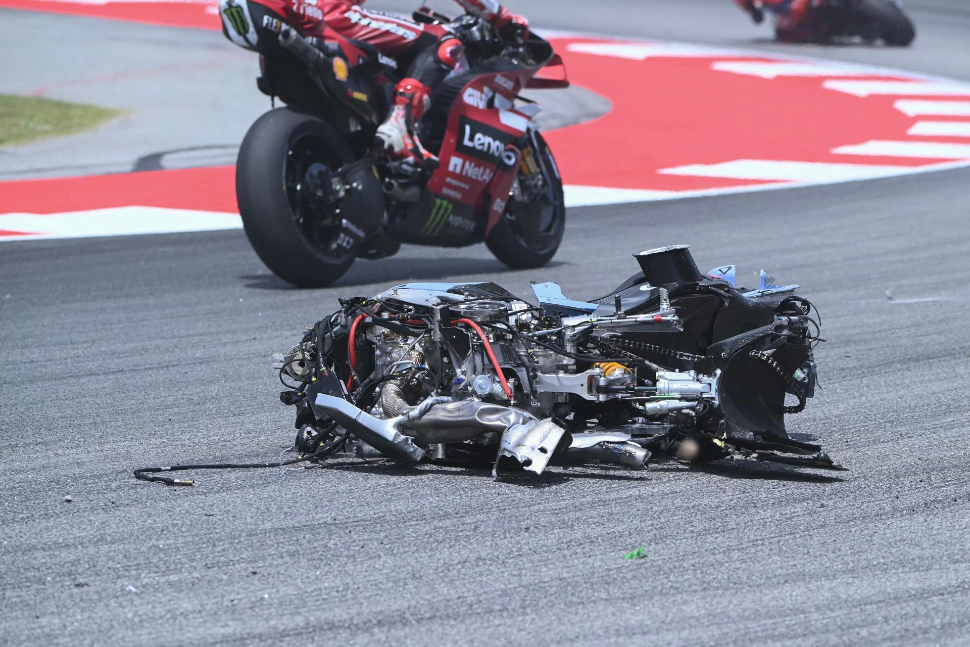 Así quedó la moto de Márquez tras el despiste (AFP)