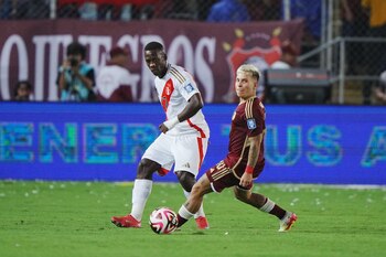 Luis Advíncula tuvo problemas para