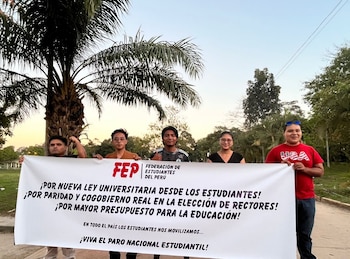 Nueva Ley Universitaria elaborada con participación estudiantil y aumento del presupuesto educativo hasta el 6 % del PBI. Facebook: Federación de Estudiantes del Perú