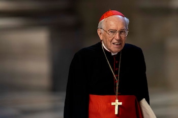 Giovanni Battista Re, de 91 años, es el decano del Colegio Cardenalicio - crédito Eloisa Lopez/REUTERS