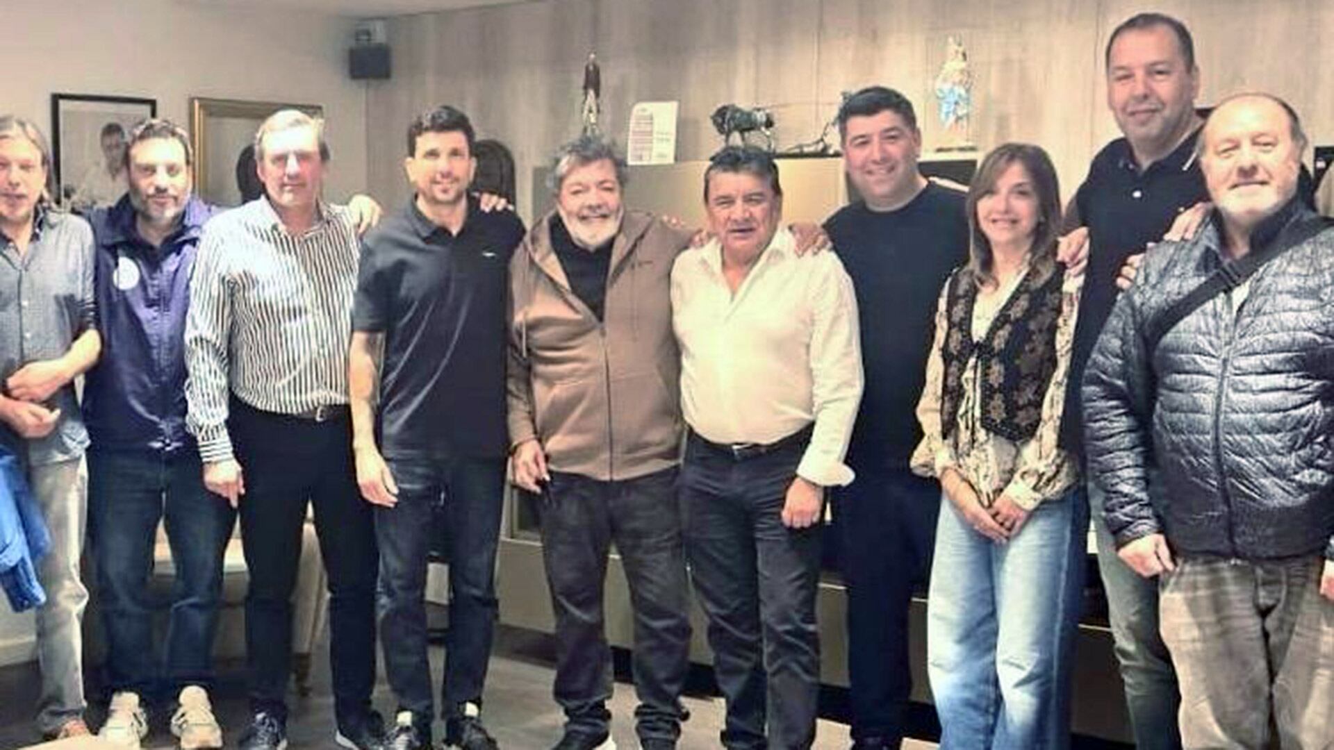 Gerardo Martínez, Cristian Jerónimo y Juan Pablo Brey, entre otros, reunidos con José Voytenco (UATRE)