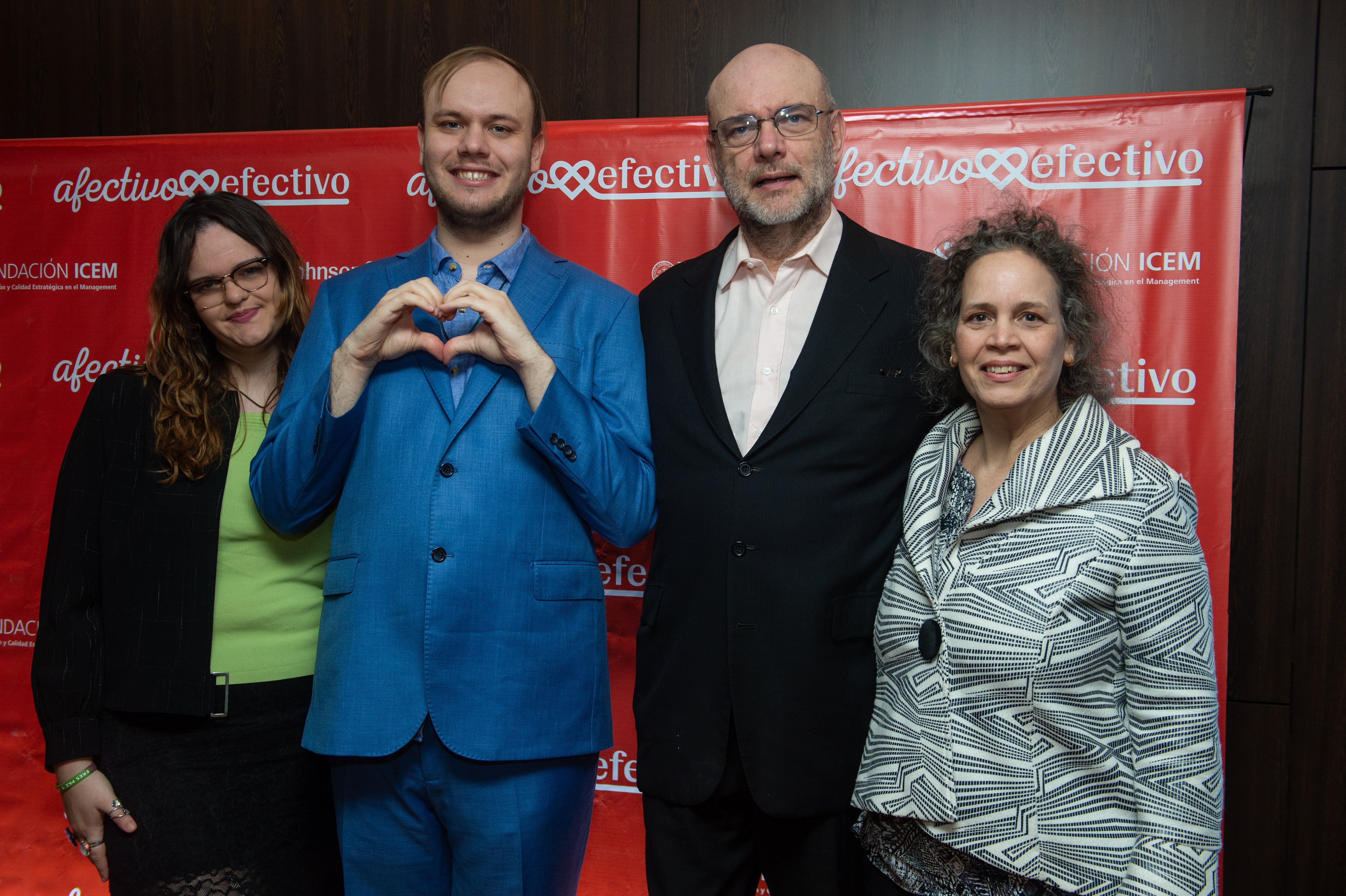 Maximiliano Wurzel recibió la distinción junto a su familia