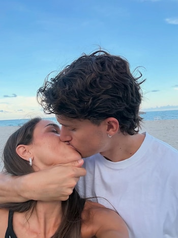 Leonardo Balerdi y su novia