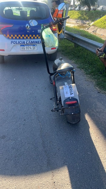 Un familiar del conductor se presentó con un vehículo de carga tras la notificación policial