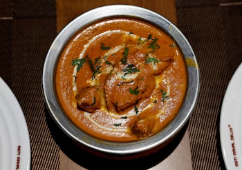 El butter chicken de India es famoso por su salsa untuosa de tomate y crema, y es uno de los platos indios más populares fuera de sus fronteras (REUTERS/Sahiba Chawdhary)