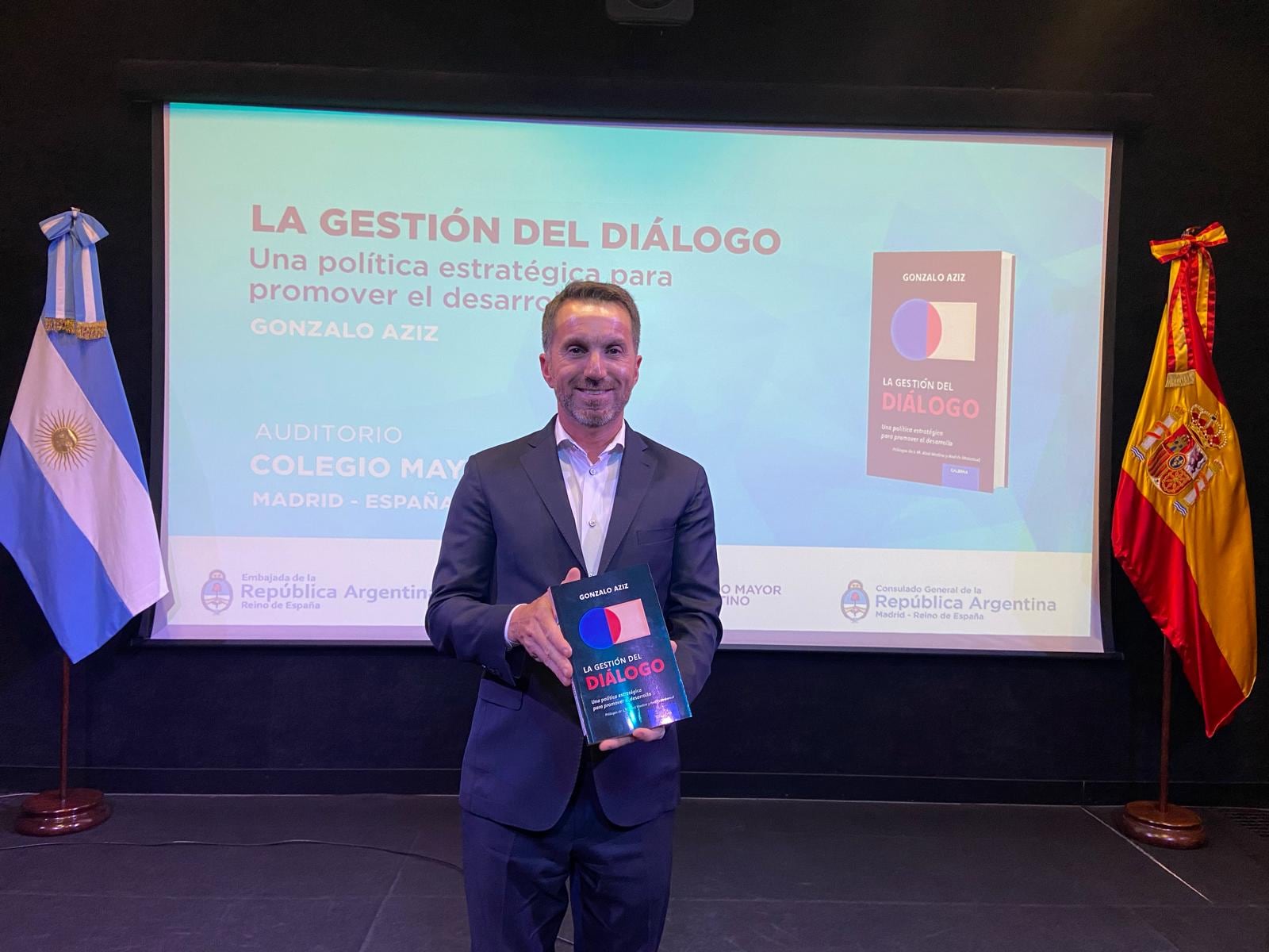 Gonzalo Aziz en la presentación de su libro 'La gestión del diálogo: Una política estratégica para promover el desarrollo' (Anabel Gómez/INFOBAE)