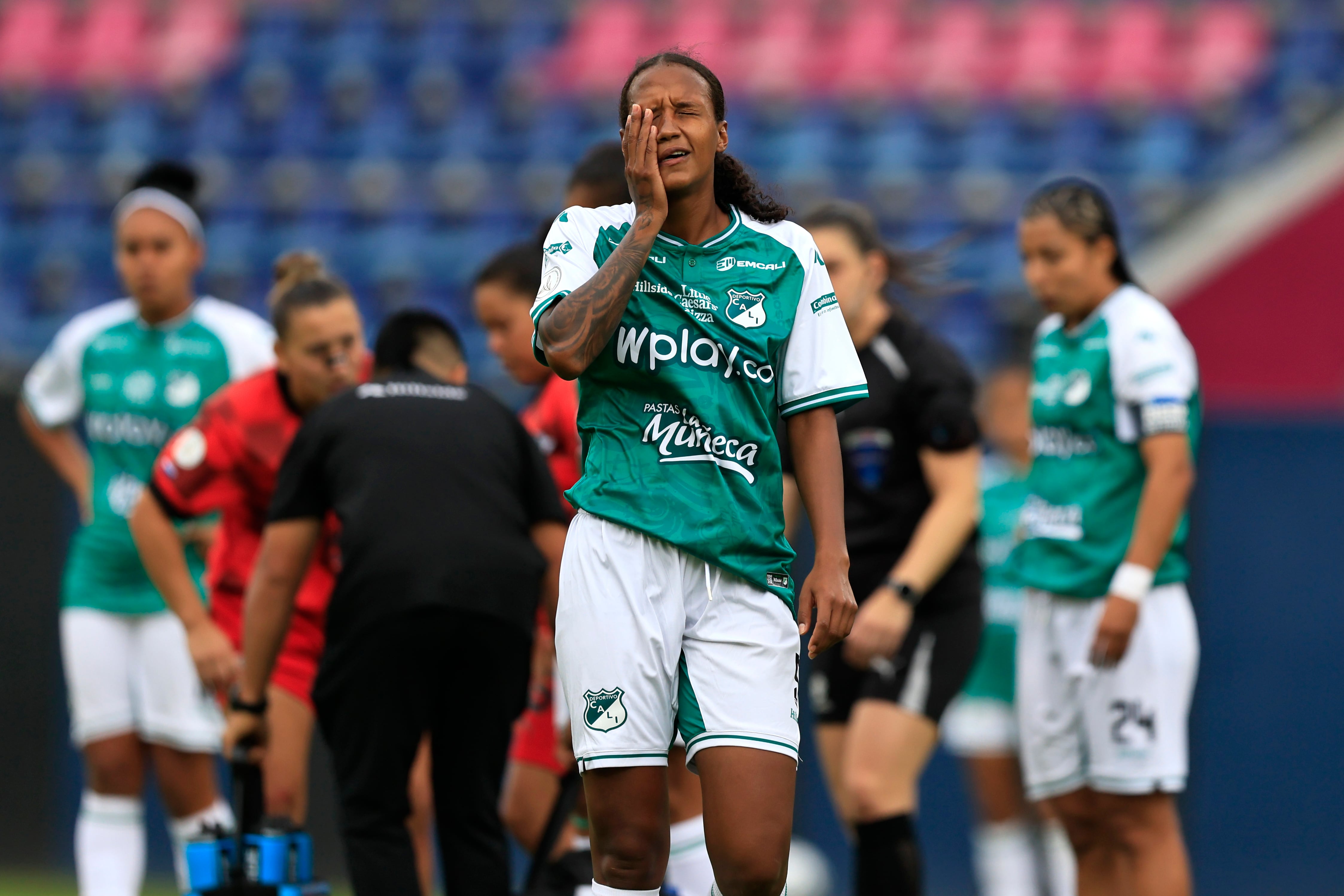 Stefania Perlaza durante el Deportivo Cali vs. Libertad-crédito José Jácome/EFE