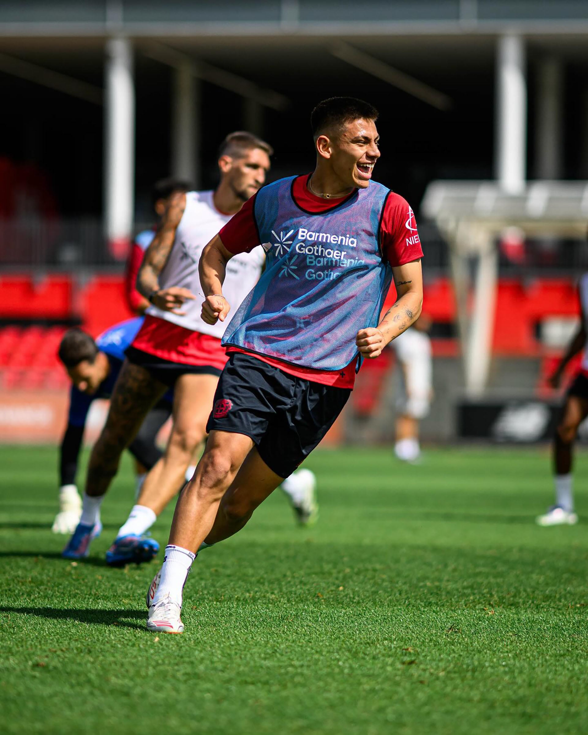 El Diablito Echeverry jugará en el Girona FC de España (@bayer04fussball)