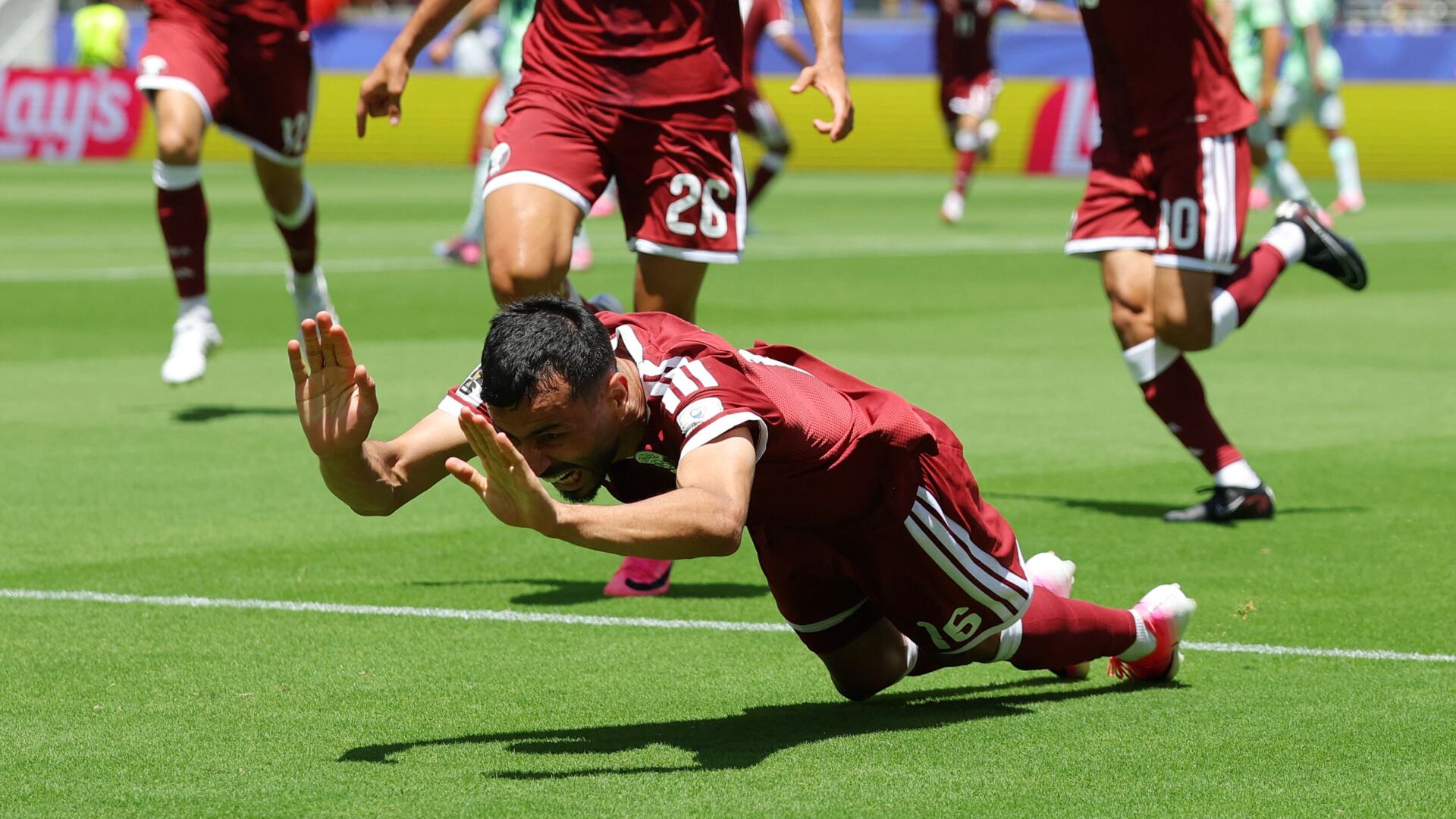 A pura emoción, la celebración de Boualem Khoukhi para empate de Qatar ante Suiza por el Mundial 2026 - Crédito: Reuters.
