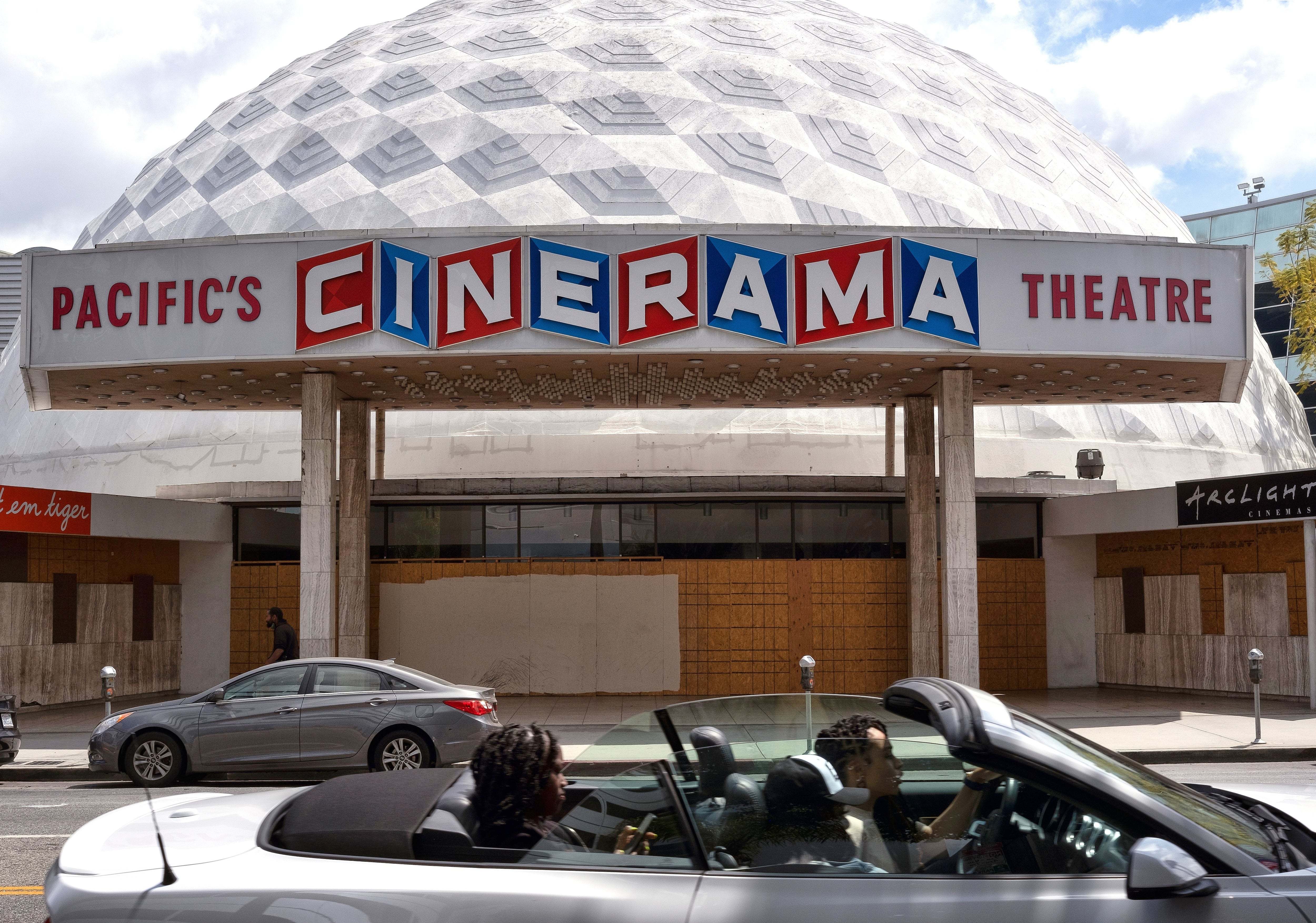 Cinerama Dome reabrirá sus puertas: el mítico cine de Hollywood vuelve a la actividad tras su cierre por la pandemia