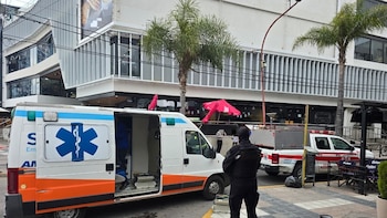 Un hombre sufrió quemaduras graves tras la detonación en un tablero eléctrico de un shopping de Córdoba
