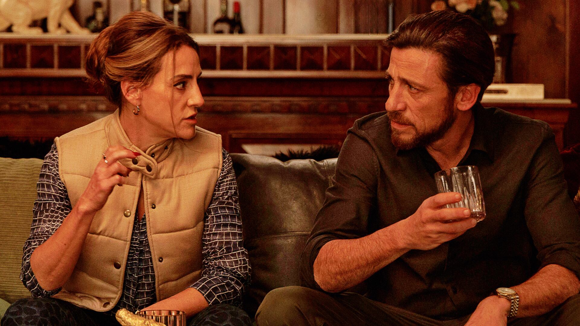 El elenco de Hija del fuego incluye a Diego Cremonesi, Eleonora Wexler y Joaquín Ferreira, quienes aportan profundidad a una trama de secretos y traiciones. (Disney+)