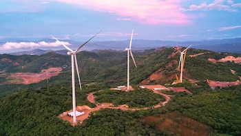 La energía renovable y la infraestructura figuran como prioridades en la nueva agenda de inversión del Reino Unido en El Salvador./ (Redes de Dania González)