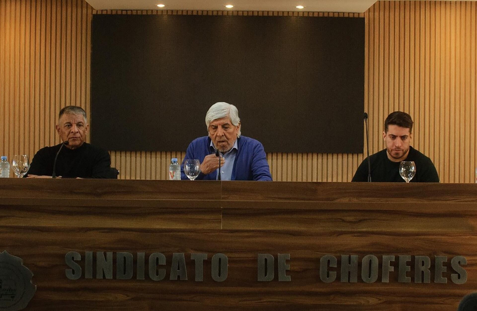 Hugo Moyano, con su hijo Jerónimo y Octavio Argüello