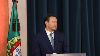 Dimite la ministra del Interior