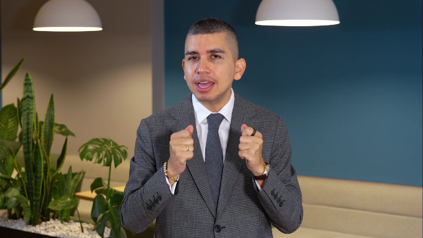 El dirigente bancario afirmó que el incremento de la política monetaria ha reducido utilidades y elevado la cartera vencida en el sector financiero - crédito @JoMalagon/X