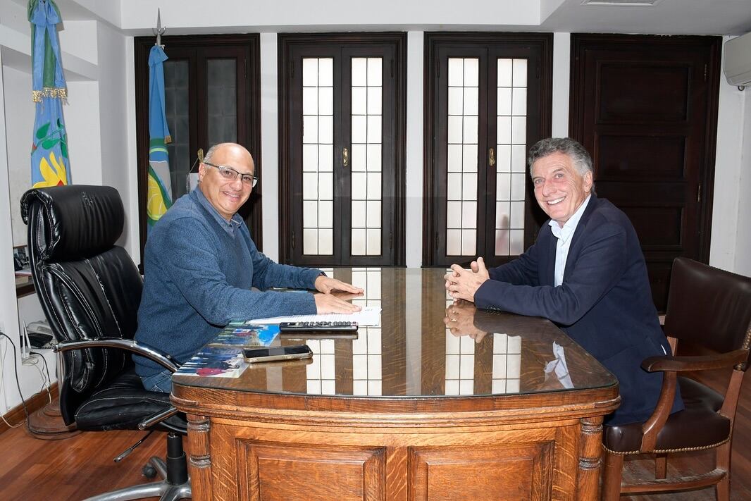 Macri en Balcarce junto al intendente radical, Esteban Reino