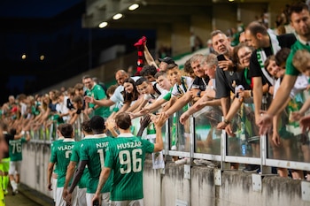 Pese a haber quedado eliminado de la Champions League, el Győri ETO de Efraín Juárez logró aprovechar la localía en su siguiente paso dentro de la Confernce League. (Facebook/ ETO FC)