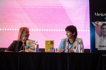 Sandra Miró contó que su madre, Megan Maxwell, la ayuda a destrabar sus historias y que eligió un seudónimo para evitar comparaciones al publicar - (Prensa El Libro)