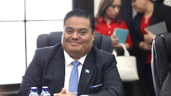 Diputado de oposición objeta ley que fija precio tope a los combustibles en Guatemala y frena su entrada en vigencia