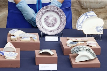 Se hallaron muros, pisos, nichos funerarios, cerámicas y otros elementos arquitectónicos pertenecientes a diferentes etapas históricas. Andina