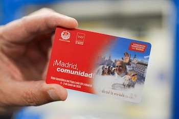 Tarjeta de Transporte con motivo de la visita del Papa León XIV. (Metro Madrid)